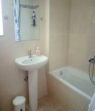 Quiet New Apartment-5' To The Beach, 15' To Center *