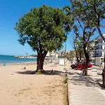 Quiet New Apartment-5' To The Beach, 15' To Center شقة *